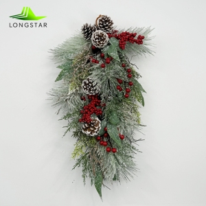 Guirnalda Navideña Artificial en Forma de Lágrima con Piñas, Ramas de Pino y Bayas Rojas, Ideal para las Fiestas Navideñas - Product Image 3