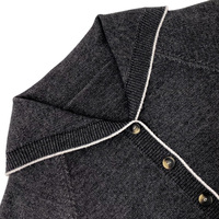 Cárdigan de punto con cuello marinero y botones para mujer, gris jaspeado oscuro con ribete en contraste blanco, manga raglán, top corto informal
