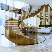 Escalier courbé robuste sur mesure avec structure métallique pour usage résidentiel
