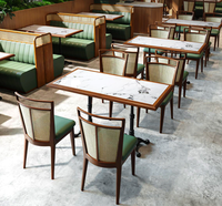 Fauteuils en rotin de haute qualité OEM ODM, canapé de restauration, mobilier de salle à manger commerciale, ensemble table et chaises de restaurant
