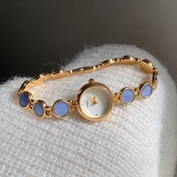 Montre à bracelet à cadran rond aspect nacre avec quatre options de couleurs pour la vente au détail et les cadeaux