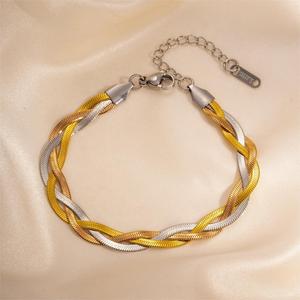Bracelet de luxe tendance en acier inoxydable, chaîne serpent dorée tressée, idéal pour la vente en gros - Product Image 1