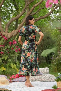 Robe élégante en coton avec imprimé floral sans manches ou manches courtes pour dames pour la mode du printemps et de l'été - Product Image 3