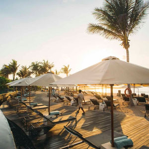 Chaises longues modernes en métal, transats <span class=keywords><strong>de</strong></span> plage flottants, chaises longues d'extérieur en aluminium pour hôtels avec roues, écologiques et antirouille, pliables - Product Image 3