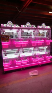 Mini máquina de garras de doble capa para cuatro personas, de metal, con sensor de movimiento y LED, juego operado con monedas para exhibición de regalos en centros comerciales urbanos - Product Image 6