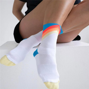 Chaussettes de marathon avec logo personnalisé pour la course à pied Chaussettes de <span class=keywords><strong>compression</strong></span> Performance Respirantes Couleur néon Chaussettes de cyclisme Hommes - Product Image 5