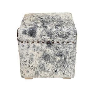 Otomana de cuero de vaca rústica moderna hecha a mano y duradera con base de madera para sala de estar - Product Image 1