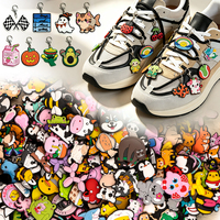 Produits Tendances 2026 Nouveautés Charme de Noël Mignon en PVC pour Lacets, Pendentif à Fermoir Mousqueton, Ornement de Chaussure, Cadeau pour Fêtes et Vacances
