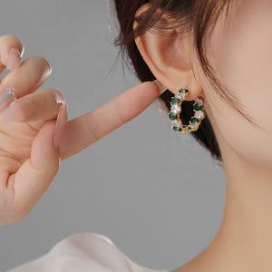 ต่างหูเงินแท้ 925 แบบวงแหวน ประดับเพชรซิคอนสีเขียวขาว ดีไซน์เรขาคณิตทันสมัย สไตล์ยุโรปอเมริกา แฟชั่นเก๋ไก๋ ขายส่ง - Product Image 3