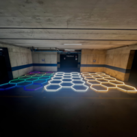 Nouvelle Conception KCX : Lumière LED Hexagonale RGB pour Magasin, Fête, Barbier, Supermarché, Club, et Éclairage Détaillé de Plafond en Nid d'Abeille