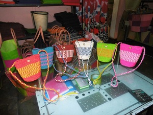 Sac à bandoulière en sisal de <span class=keywords><strong>Madagascar</strong></span> à fermeture par bouton rond et longue sangle pour enfants, petit sac mignon et coloré pour filles - Product Image 3