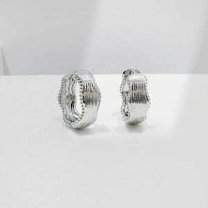 Boucles d'oreilles créoles géométriques en argent sterling 925, style hip-hop, hypoallergéniques, luxe, pour filles, prix usine. - Product Image 3