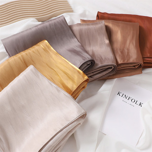 マレーシアサテンクレープヒジャブロングクレープ布レディース用ポリエステルサテンソリッドパターンヘッドスカーフ - Product Image 4