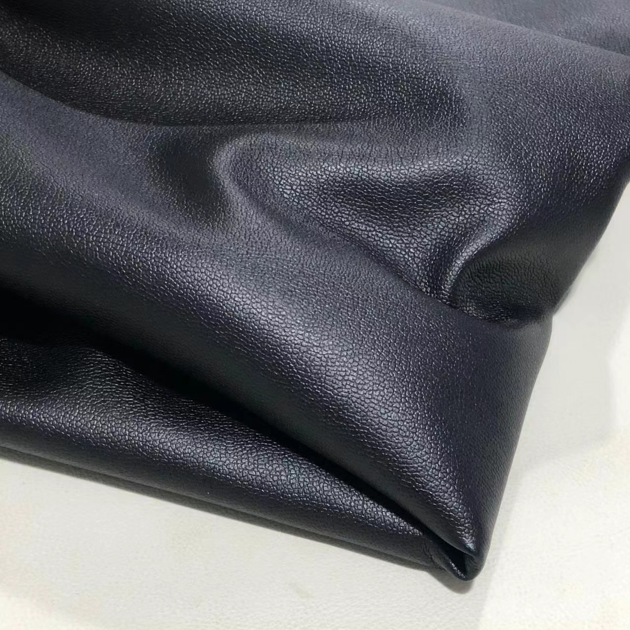 Super Soft Skin Synthetic Leather Protein Elasticity PU Leather for Earphone Holster Women Garment Skirt Fabric Black Nonwoven