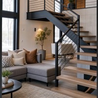 Escalier monodirectionnel contemporain pour intérieur de loft avec marches en bois naturel et structure en acier mince