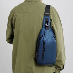 Sac messager unisexe décontracté et tendance, nouveau sac à bandoulière en PU imperméable, sac de poitrine avec fermeture éclair solide USB, écologique - Product Image 5