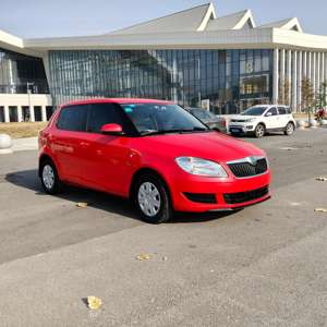 <span class=keywords><strong>Skoda</strong></span> <span class=keywords><strong>Fabia</strong></span> 2013 5 places Voiture rouge Voiture d'occasion <span class=keywords><strong>Automobile</strong></span> chinoise Voiture télécommandée abordable - Product Image 1
