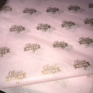 Giấy Gói Quà Giấy Màu Hồng In Logo Màu Vàng Bóng Nhà Sản Xuất Trung Quốc Giá Rẻ - Product Image 4