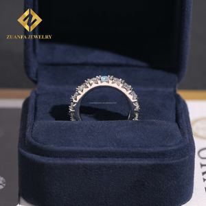 925ผู้หญิง4มม. แบบง่ามสีเงินประดับเพชรวงแหวนหมั้น - Product Image 4