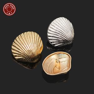 Botones de Metal con Forma Irregular Personalizados de Button Factory, Botones con Logotipo Grabado y Perla para Ropa - Product Image 4