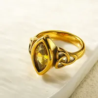 Bague d'éternité en acier inoxydable étanche avec nœud celtique rétro et zircon incrusté, pour femme