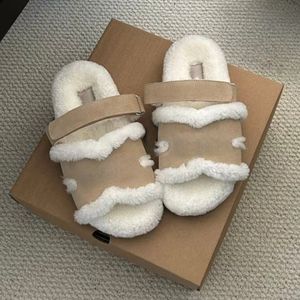 Pantuflas de Lujo 2025, Pantuflas de Diseño con Peluche Sintético, Pantuflas de Piel de Oveja, Pantuflas Planas de Moda para Mujer, Pantuflas de Lana con Suela de Goma - Product Image 3