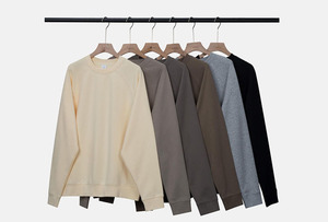 Özel Baskılı İşlemeli Raglan Yaka Kazak 350g %85 Pamuk %15 Polyester Unisex Gümüş Tilki Poları Çevre Dostu Kışlık Günlük - Product Image 2