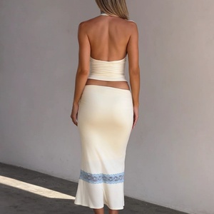 Nuevo Estilo 2026 Conjunto de 2 Piezas para Mujer en Amarillo Mantequilla, Top Corto Halter con Escote en V Profundo y Falda Maxi Sirena de Cintura Alta con Ribete de Encaje Azul Bebé - Product Image 2