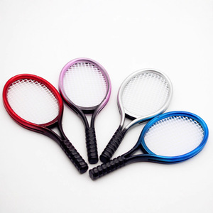 Accessoires miniatures pour maison de poupée, équipement sportif miniature simulé, ensemble de raquettes et balles de tennis miniatures - Product Image 1