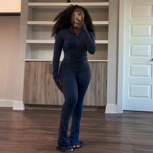 Nouvel ensemble deux pièces sexy et décontracté pour femme, coupe skinny, manches longues, évasé, collection Printemps/Été 2025, style sport transfrontalier, pour le marché européen et américain. - Product Image 3