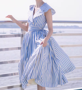 봄과 여름 신상품 프론트 버튼 다운 허리 여성용 민소매 린넨 스트라이프 우아한 스트리트웨어 캐주얼 미디 원피스 - Product Image 3