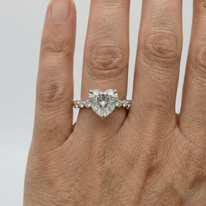 Anillo de Platino para Mujer con Diamantes Naturales, Joya de Lujo con Acabado Liso para Propuesta de Matrimonio y Uso Diario - Product Image 6