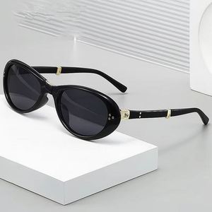 Gafas de Sol Plegables Retro 2025 con Logotipo Personalizado, con Remaches, Protección UV400, Ovaladas, para Hombre y Mujer - Product Image 1