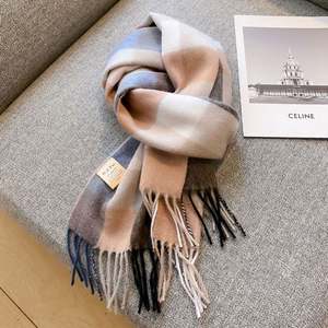 Écharpe en laine australienne 100% de haute qualité pour l'automne et l'hiver, écharpes classiques à carreaux chaudes unisexes pour couples YHK0027 - Product Image 1