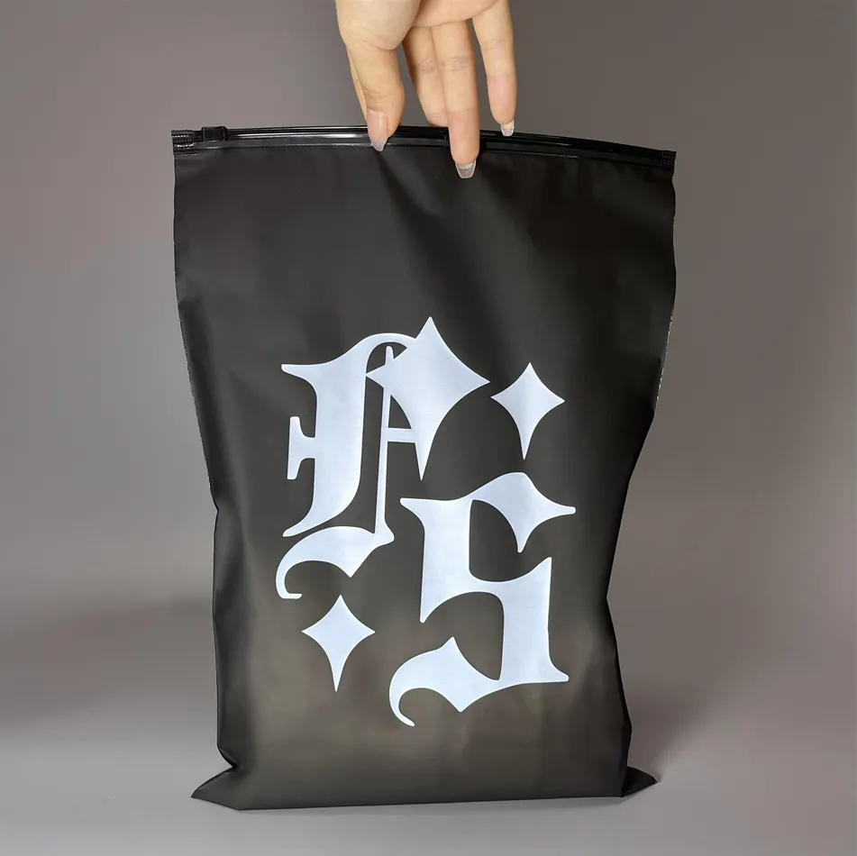 Özel baskılı LOGO temizle kullanımlık büyük mayo spor kemer örnek siyah buzlu poli plastik fermuar paketi çanta giyim için