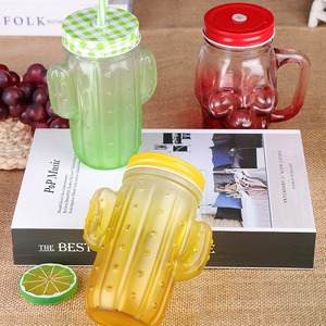卸売 クリエイティブなサボテン型 グラデーションカラー ガラス製ビールジョッキ 450ml ジュース、水、牛乳用 ハンドルとストロー付きドリンクカップ - Product Image 3