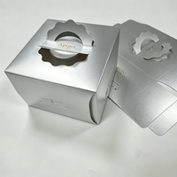 Caja de Cartón Rígido de Alta Gama con Estampado en Relieve y Lámina Dorada, Apta para Alimentos, con Asa, para Panadería y Empaque de Alimentos