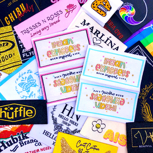 Biểu Tượng Tùy Chỉnh Tên Dệt May Thẻ Thiết Kế Gấp May Trên Dệt Nhãn Cho Quần Áo - Product Image 3