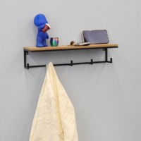 Porte-manteau mural peu encombrant en MDF et fer avec étagère et crochets robustes pour entrée, couloir et chambre