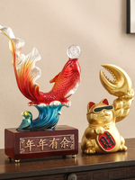 Chaque année, il y a plus que des ornements porte-bonheur de bureau de poisson Koi, décoration de cave à vin d'entrée de salon