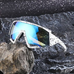 Lunettes de soleil polarisées UV400 pour sports de plein air, cyclisme, verres PC, protection solaire classe 2, pour hommes et femmes, protection de conduite - Product Image 1
