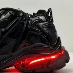 Vente directe d'usine, chaussures de sport respirantes à semelle épaisse pour hommes, design luxueux, chaussures de marche décontractées tendance 3.0 LED - Product Image 1