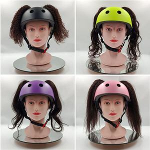 Casco de Seguridad Deportivo Personalizado con Logotipo para Ciclismo, Patinaje, Monopatín y Scooter con Peluca de Cabello Humano - Product Image 3