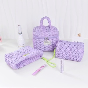 Sac pour femmes Sac à cosmétiques en nylon imperméable et matelassé Eco-Friendly Multi-Strand Quilting Vehicle-logo - Product Image 1