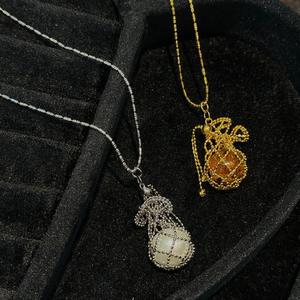 Collar de Plata de Ley S925 con Colgante de Moneda, Estilo Vintage de Lujo, Brillante, Moderno y Sencillo, Collar de Libro Rojo - Product Image 1