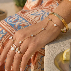Pulsera de circonita en forma de corazón, cadena de acero de titanio chapada en oro, regalo de joyería para mujer, accesorio de moda elegante - Product Image 2