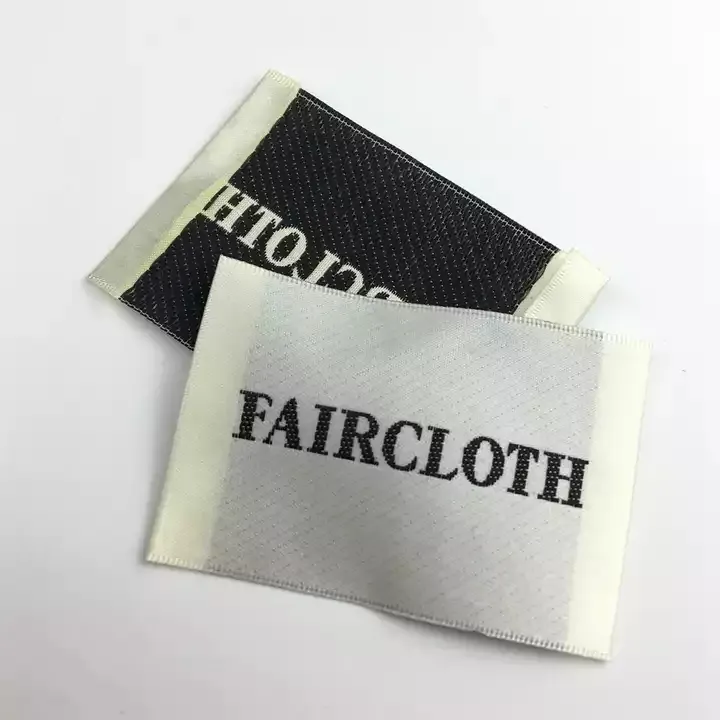 Logo de marque personnalisé vêtements vêtements étiquettes en tissu haute densité vêtements satin impression étiquette étiquettes tissées