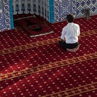 Tapis de mosquée en laine épaisse et nylon jacquard, fabriqué à la machine, lavable, moelleux et doux, pour la moquette mur à mur des mosquées, centres islamiques et salles de prière