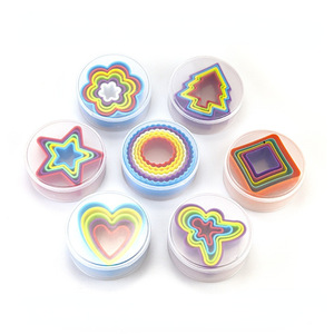 Bộ <span class=keywords><strong>5</strong></span> Dụng Cụ Làm Bánh Quy Trong 1 Bộ Dụng Cụ Cắt Bánh Sandwich Bánh Ngọt PP Bộ Dụng Cụ Cắt Rau Củ Sandwich Dụng Cụ Cắt Bánh Quy Bằng Nhựa - Product Image 4