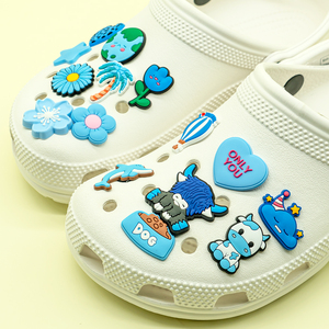 Breloques de chaussures en caoutchouc souple 3 cm, série bleue 2D, personnalisables, en gros, pour la décoration de sabots - Product Image 2